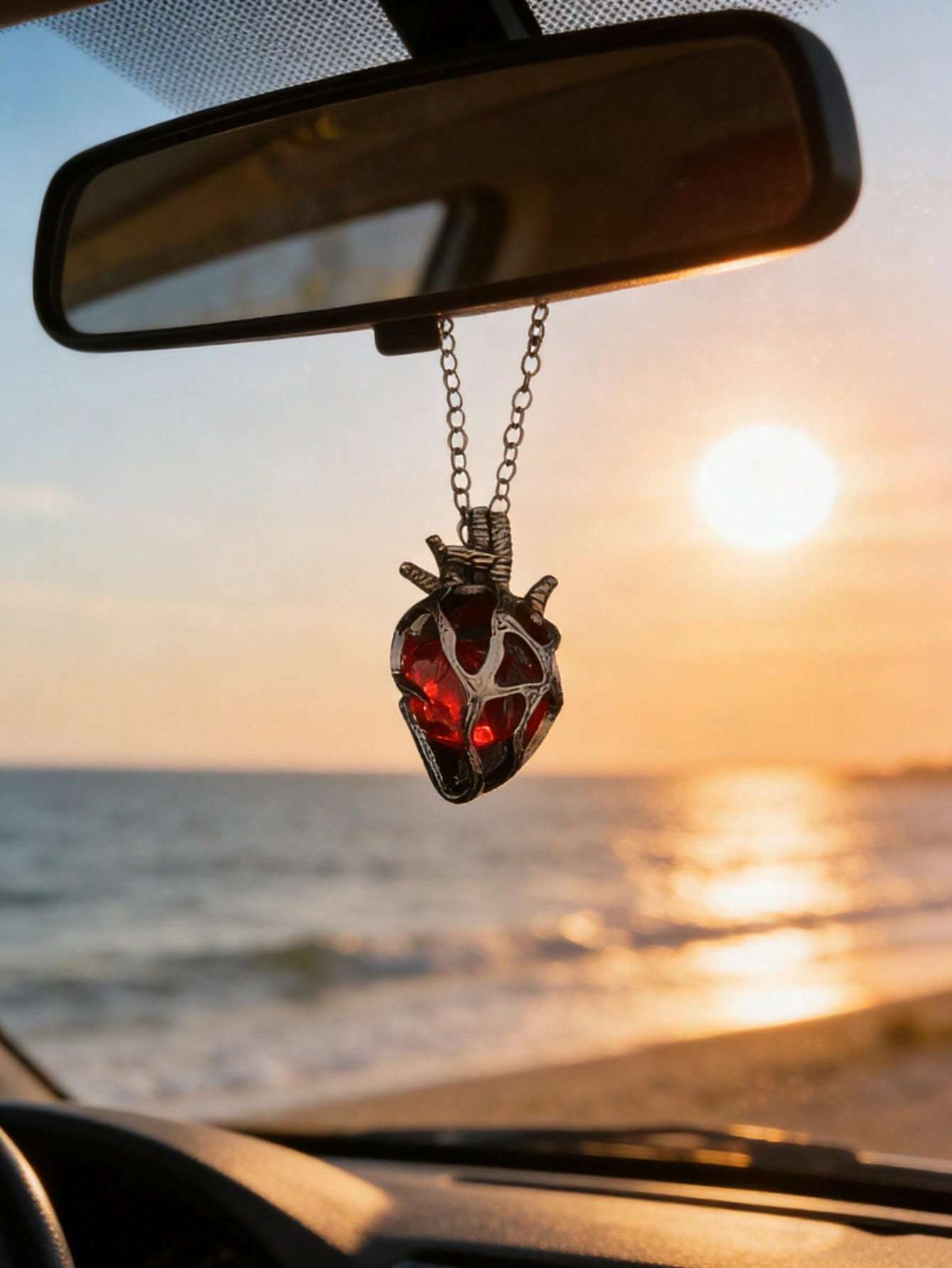 قلادة سيارة على شكل قلب تشريحي - مراجعة Car Accessories Evil Eye وسعره