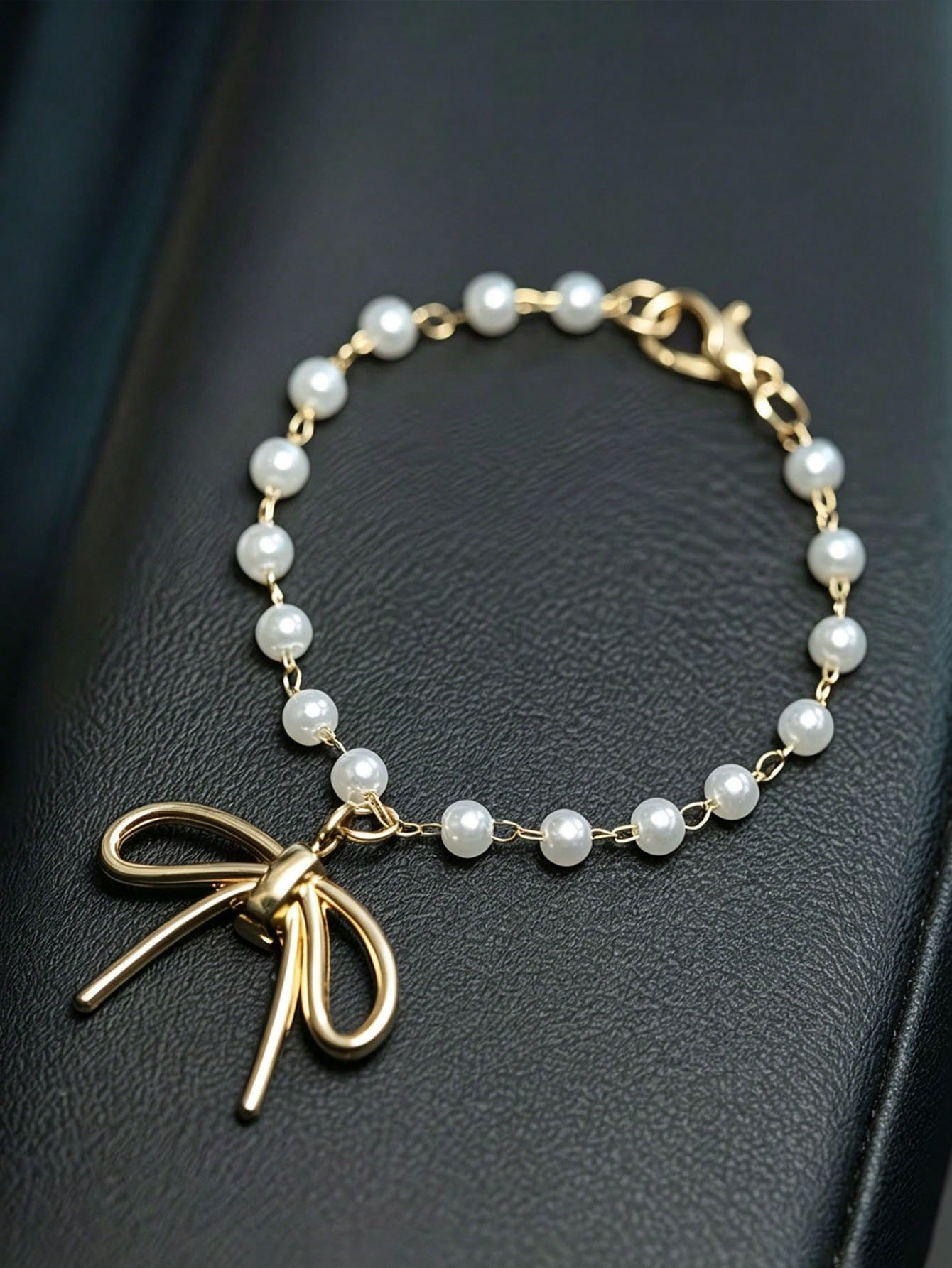 تعليقة سيارة بفيونكة لؤلؤية من - مراجعة Car Accessories Evil Eye وسعره